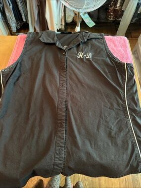 Harley-Davidson Black Sleeveless Button Front Top with White Piping